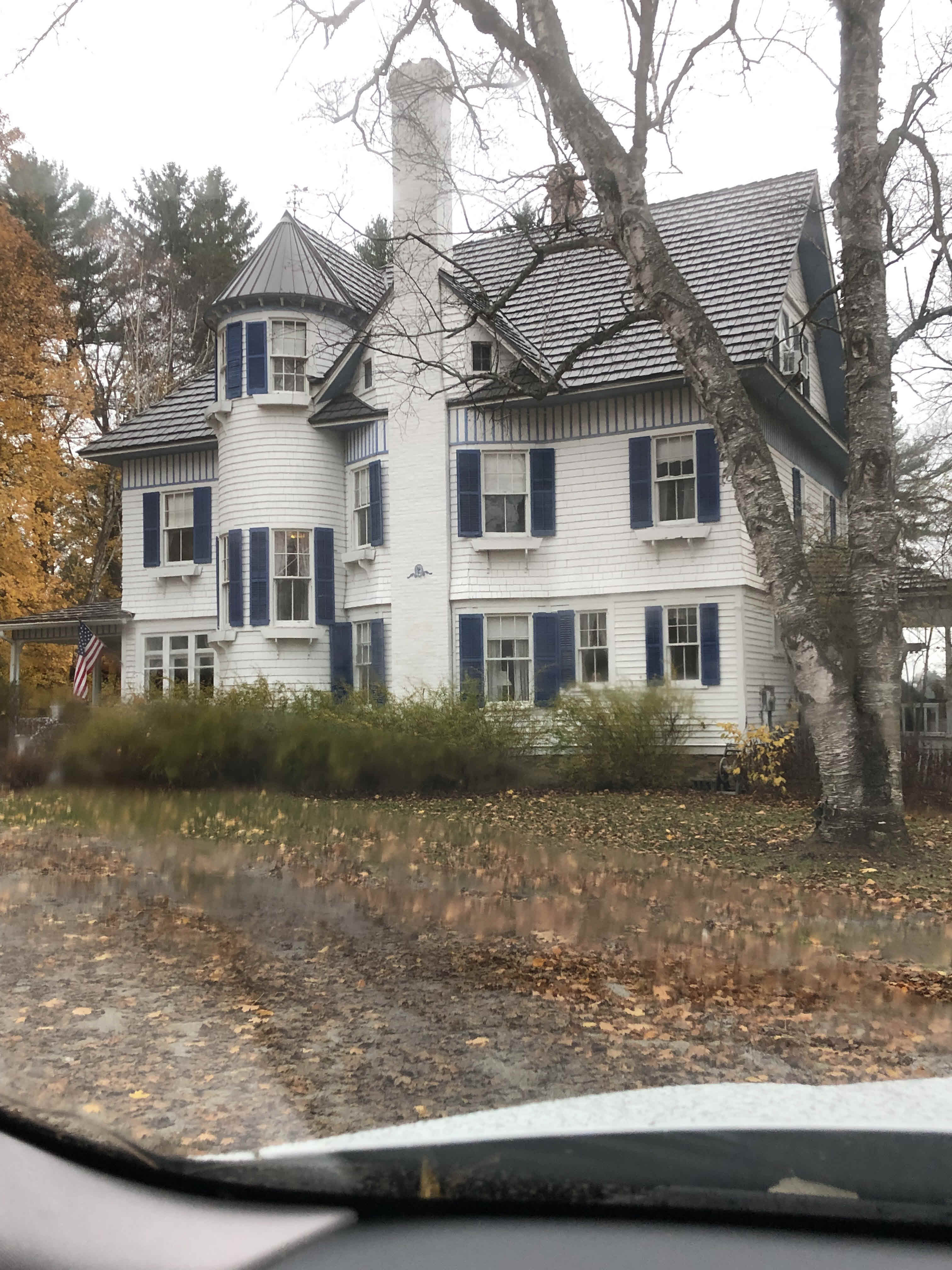Building photograph for 85 INTERLAKEN ROAD